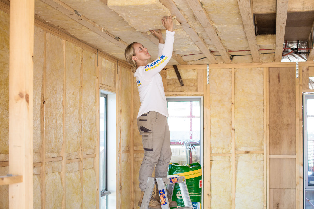 How does ceiling insulation work?